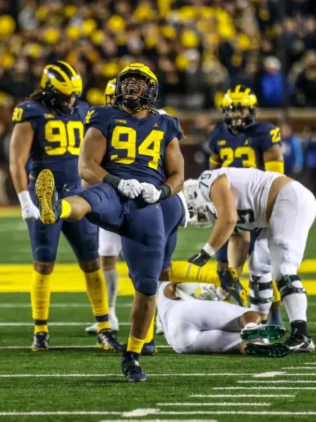 After the game, Michigan State players jump a Michigan football player. A 29-7 victory over Michigan State was achieved thanks to Jake Moody’s five field goals.